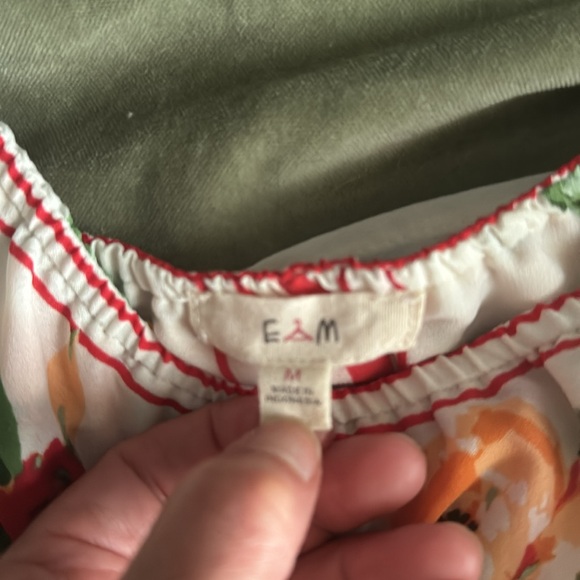 Off/On  shoulder floral top - Picture 3 of 3